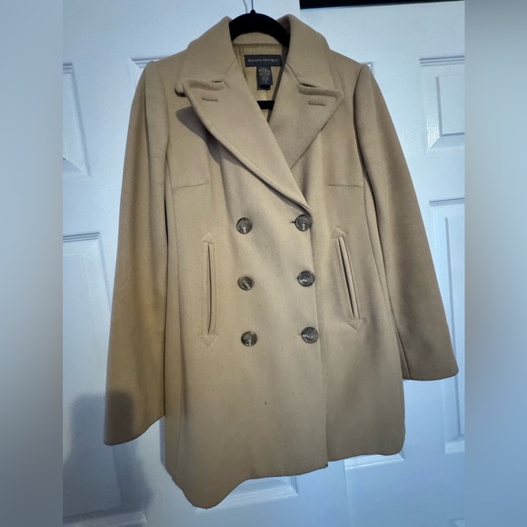 Banana Republic Jackets & Blazers - Banana Republic Classic Beige Pea Coat